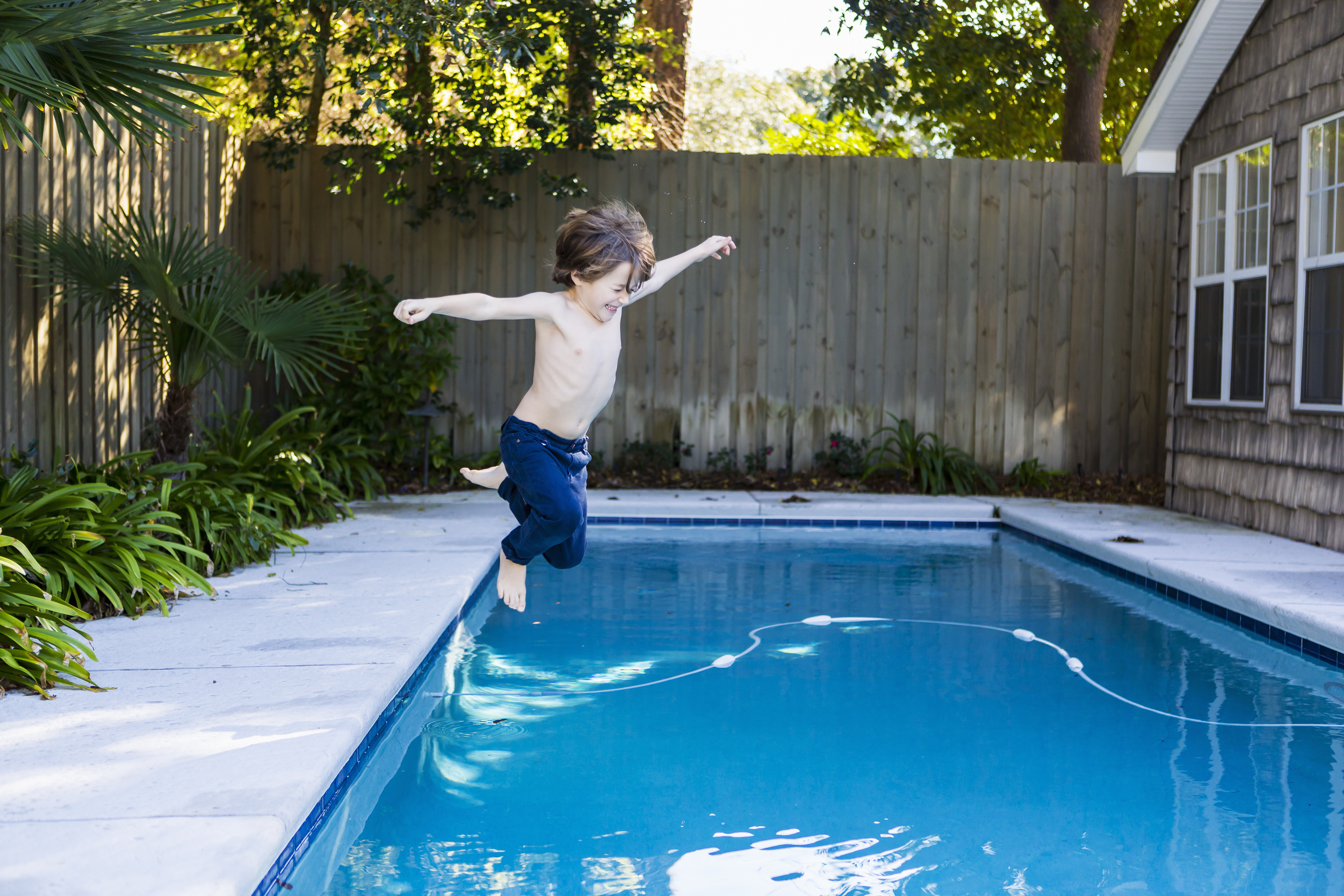 piscine coque polyester